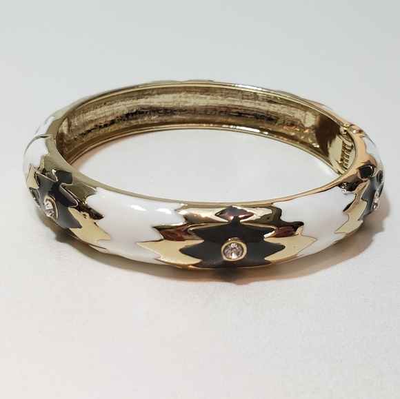 White, gold, aztec design Bracelet - Picture 3 of 4